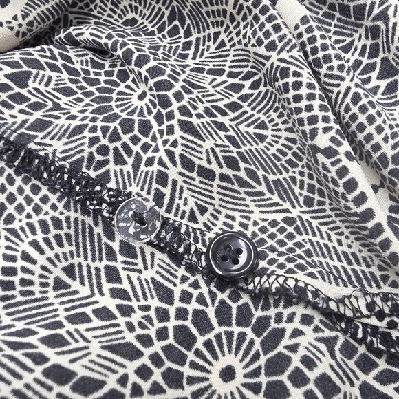 Catherines Shirt Womens 3X Black White Geometric Button Front Roll Tab Tunic - Picture 9 of 11